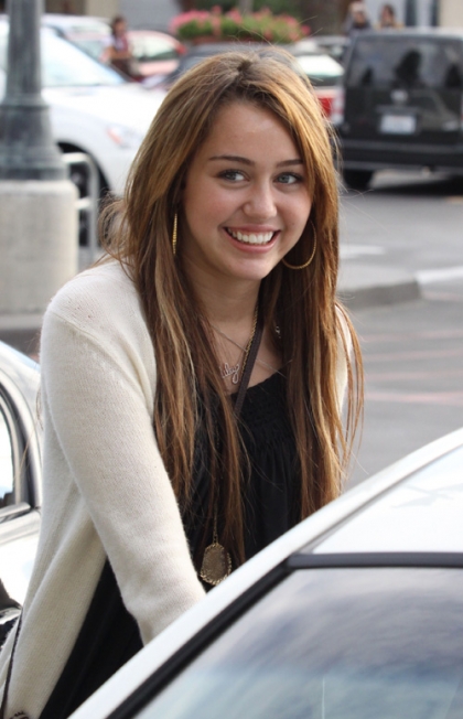 miley cyrus leaked photos 2009. Filed under: Miley Cyrus